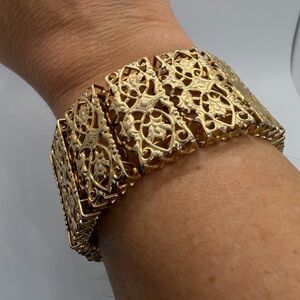 Sarah Coventry (signed) - Gold Tone Filigree Bracelet, lightweight